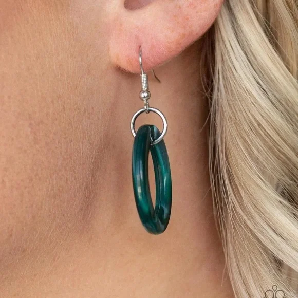 Comin In HAUTE - Green Paparazzi Link Necklace & Earrings Set - Picture 2 of 2